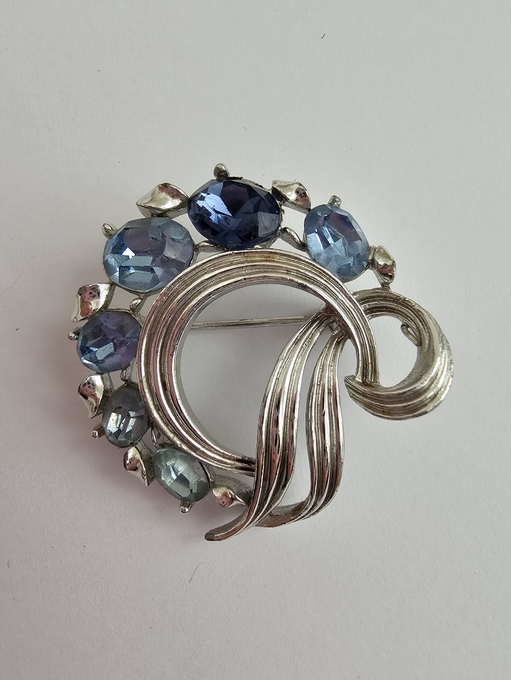 Vintage Lisner Blue Rhinestone Brooch – Silver Tone Ombré Wreath Pin